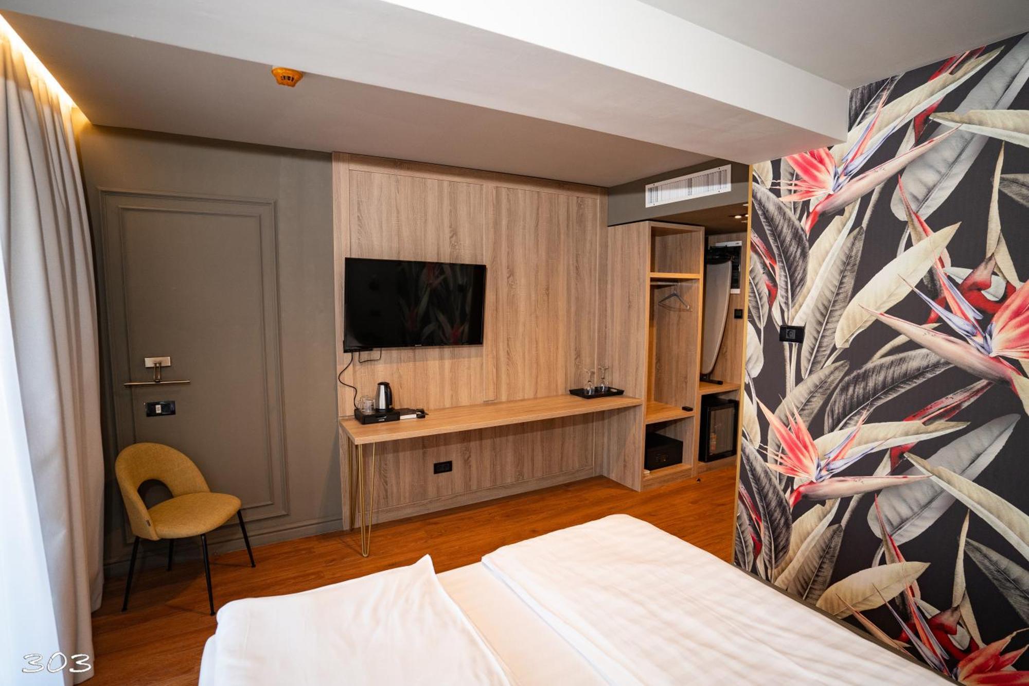Cosmopolita Boutique Hotel Timişoara Buitenkant foto
