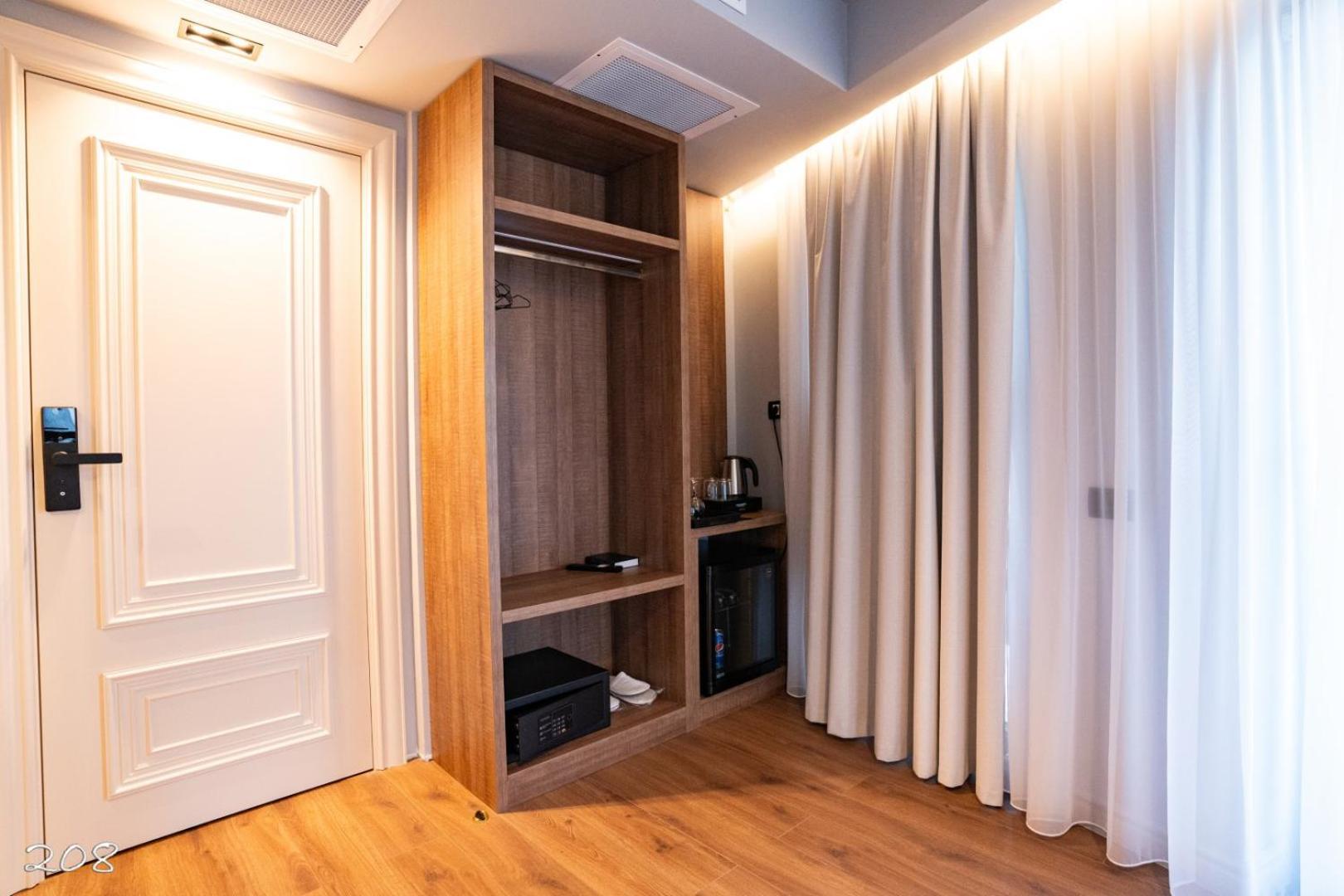 Cosmopolita Boutique Hotel Timişoara Buitenkant foto