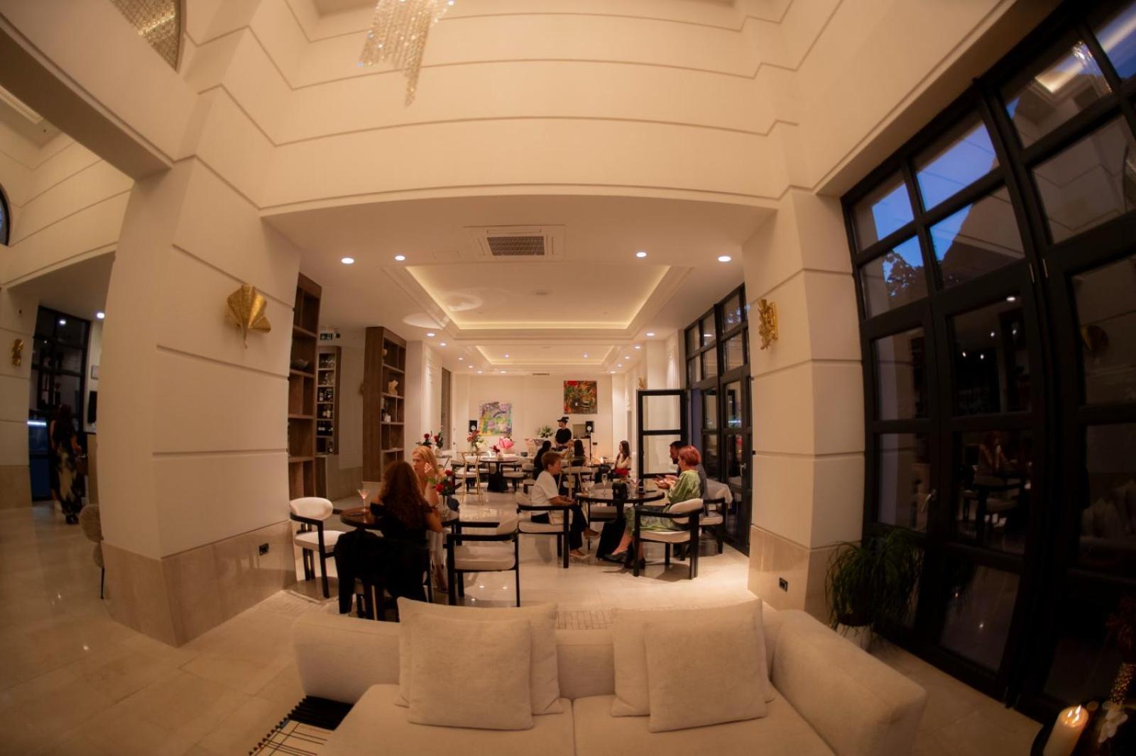 Cosmopolita Boutique Hotel Timişoara Buitenkant foto