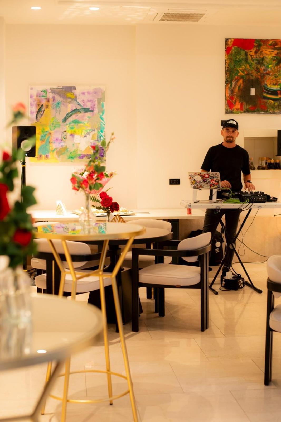 Cosmopolita Boutique Hotel Timişoara Buitenkant foto