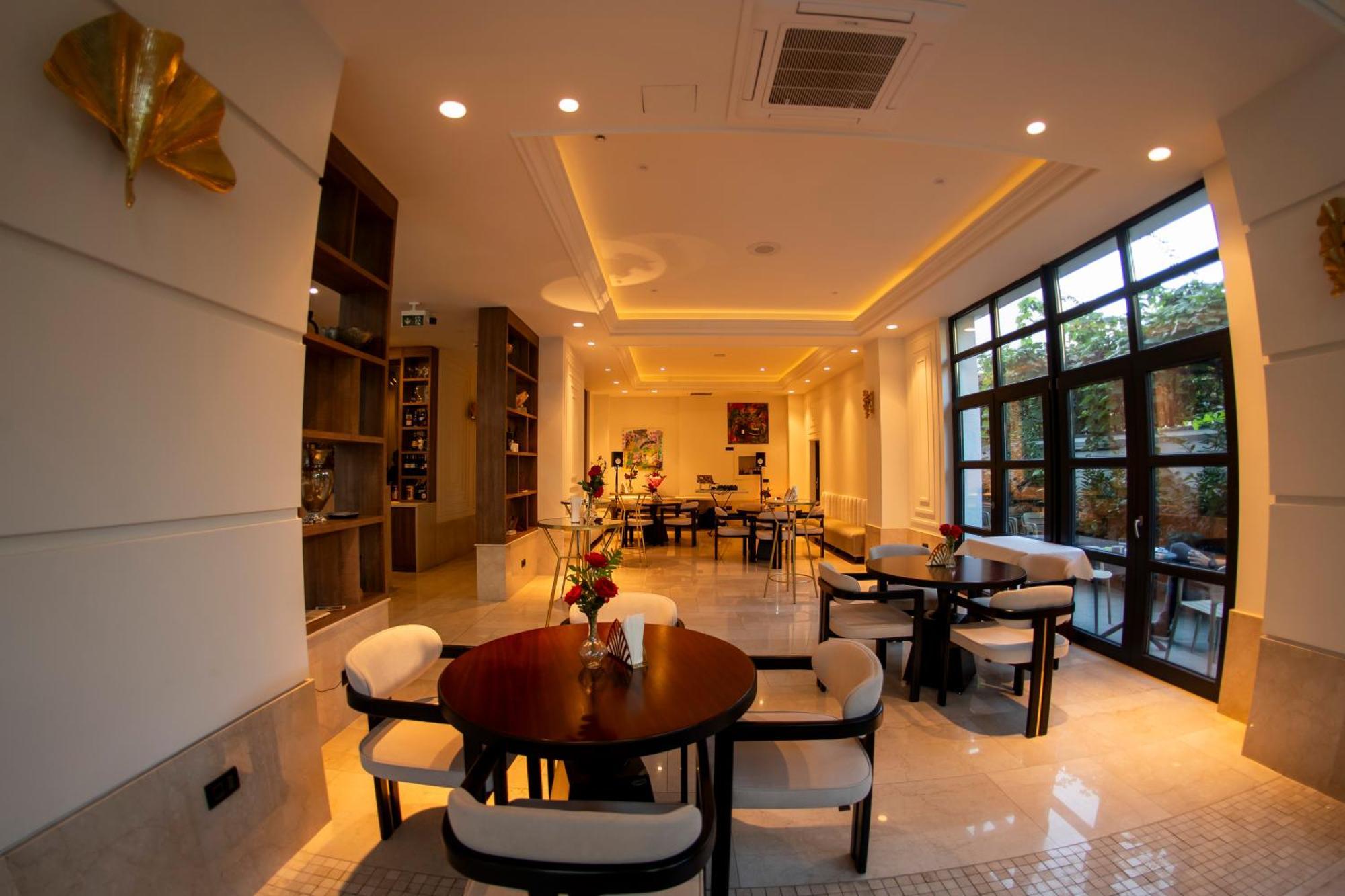Cosmopolita Boutique Hotel Timişoara Buitenkant foto