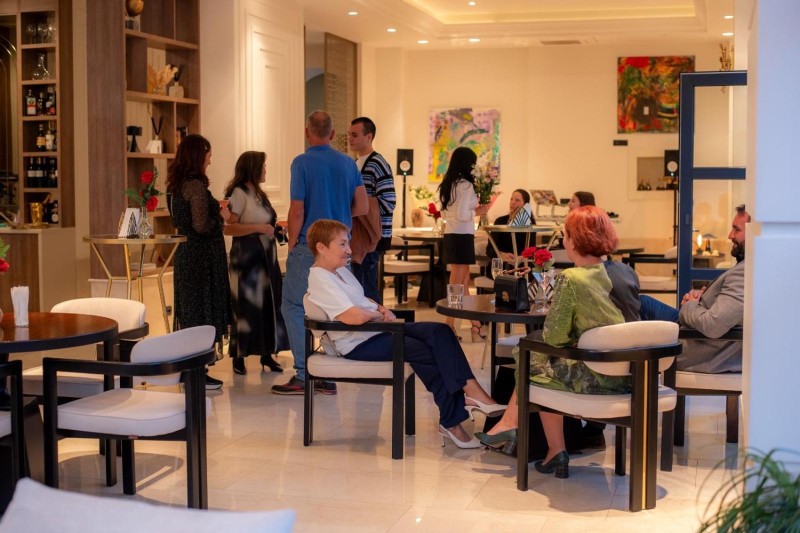 Cosmopolita Boutique Hotel Timişoara Buitenkant foto